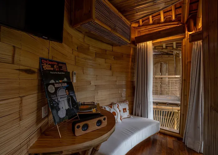 Bambootel Sawah View 5* テガララン