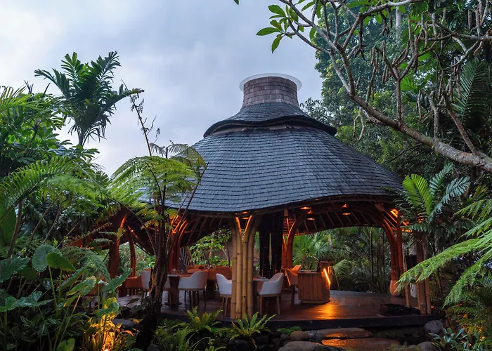منتجع Bambootel Sawah View 5*